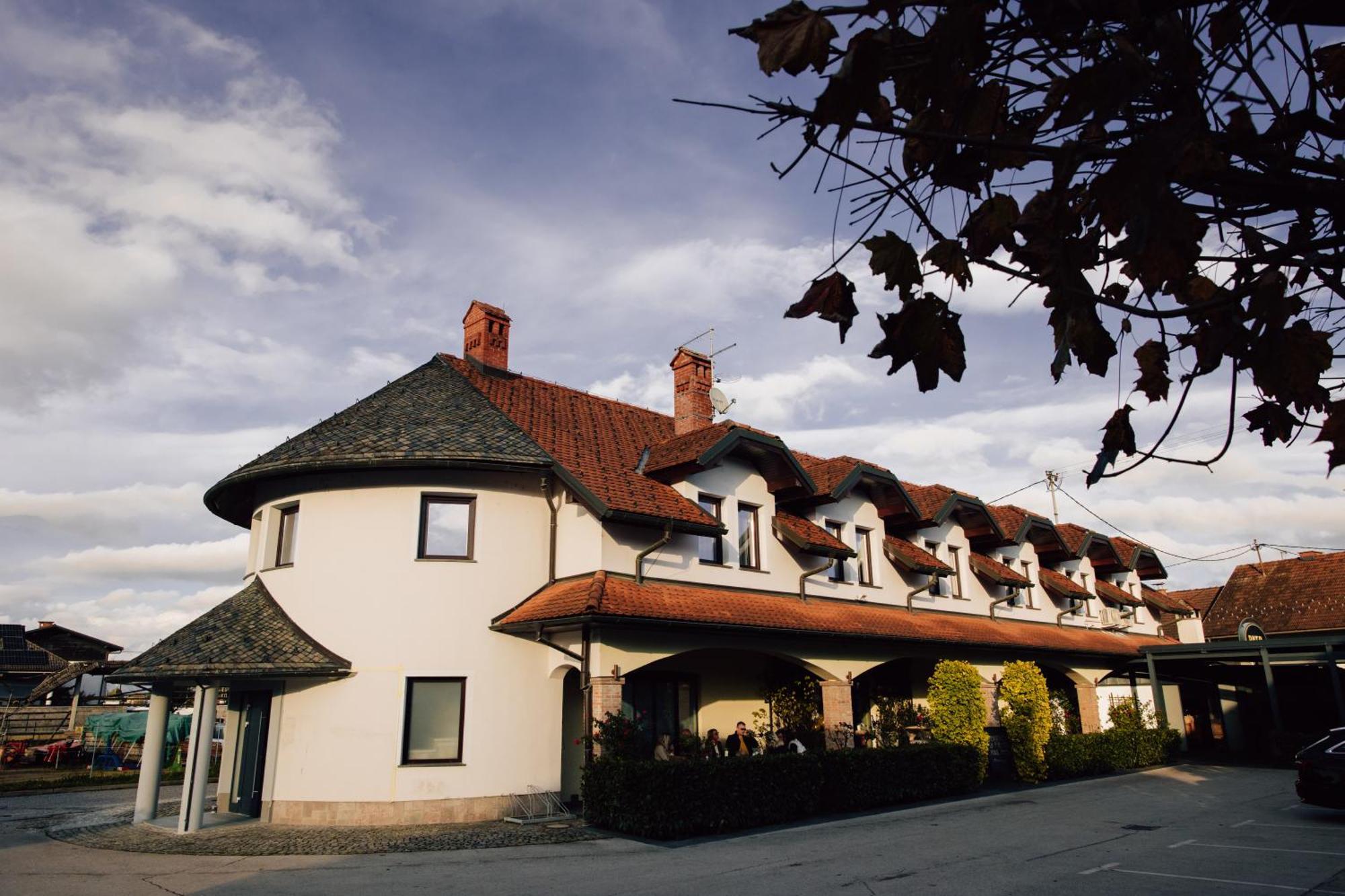 Bed and Breakfast Hisa Putr Trzin Exteriér fotografie